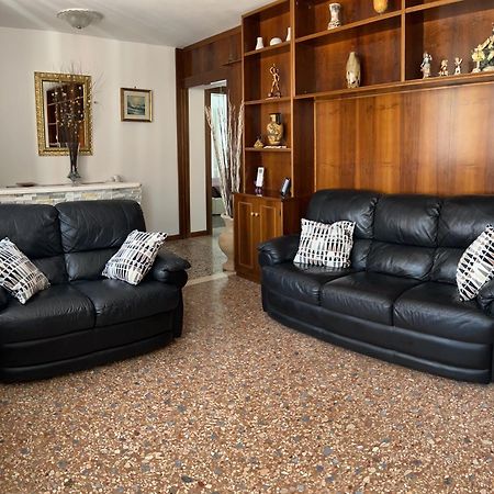 Ca' Delfina Holiday Home Venesia Bagian luar foto