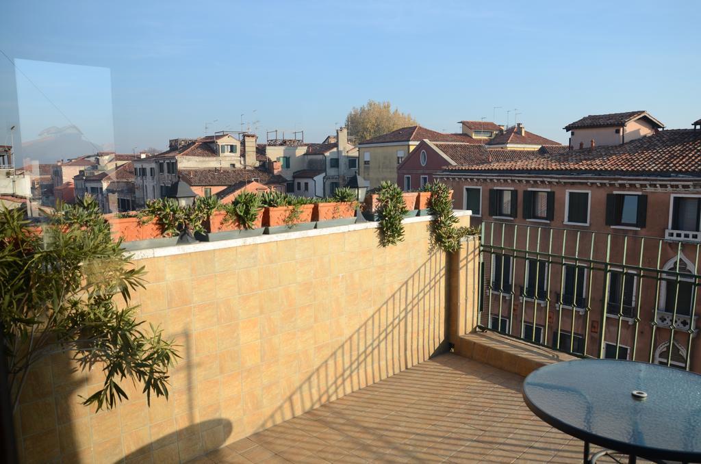 Ca' Delfina Holiday Home Venesia Bagian luar foto