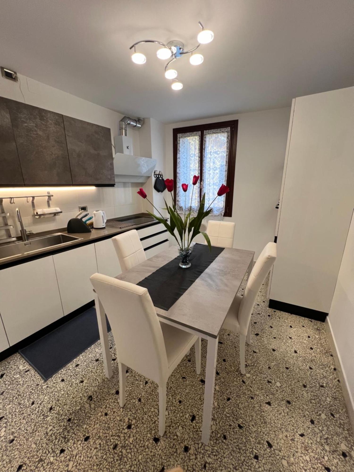 Ca' Delfina Holiday Home Venesia Bagian luar foto