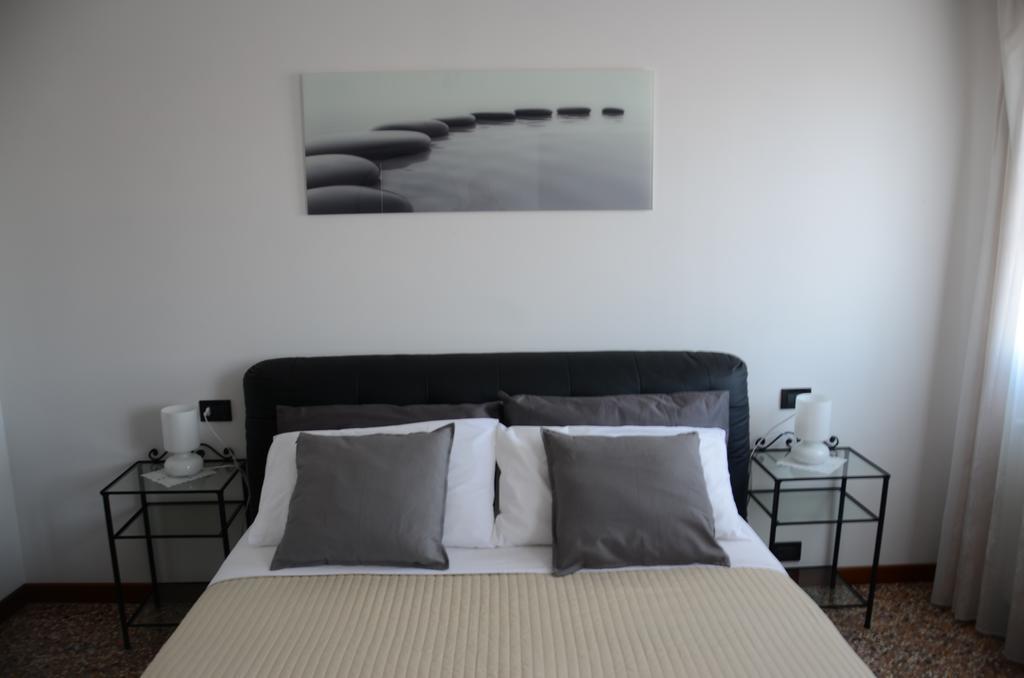 Ca' Delfina Holiday Home Venesia Ruang foto