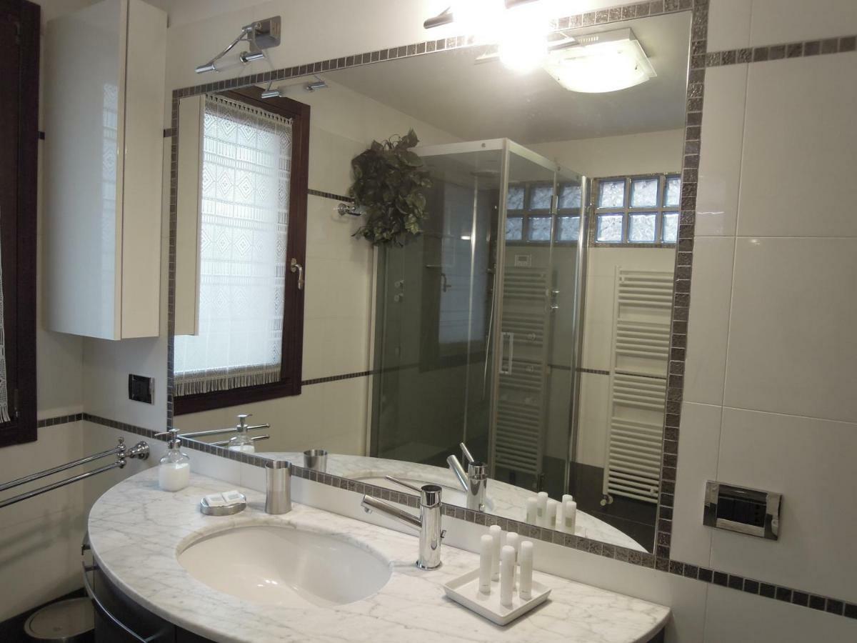 Ca' Delfina Holiday Home Venesia Bagian luar foto