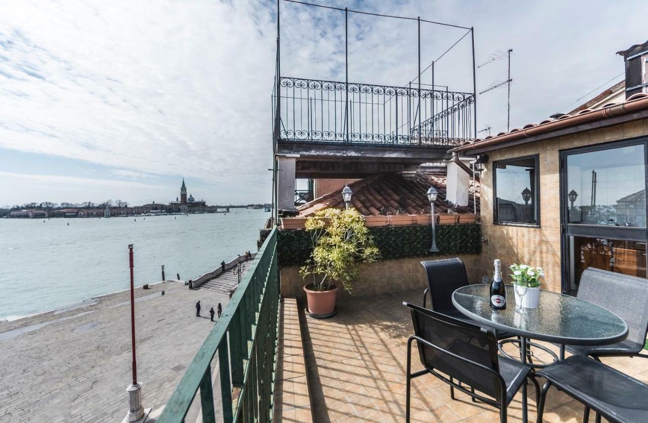 Ca' Delfina Holiday Home Venesia Bagian luar foto