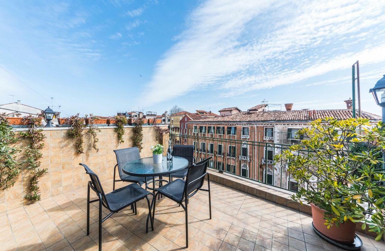 Ca' Delfina Holiday Home Venesia Bagian luar foto