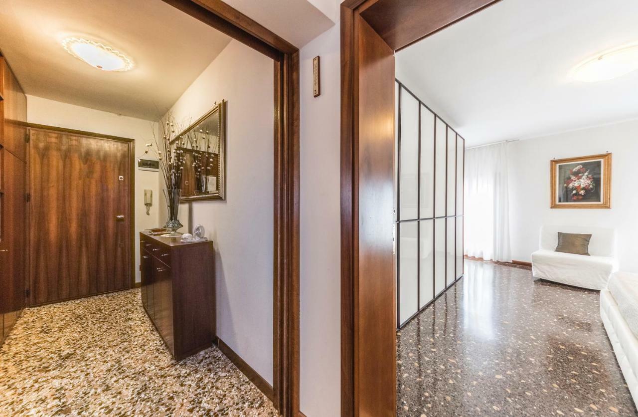 Ca' Delfina Holiday Home Venesia Bagian luar foto