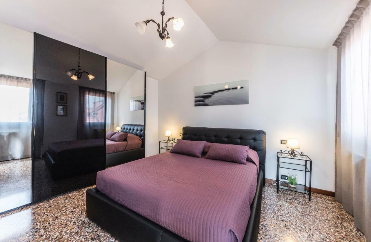 Ca' Delfina Holiday Home Venesia Bagian luar foto